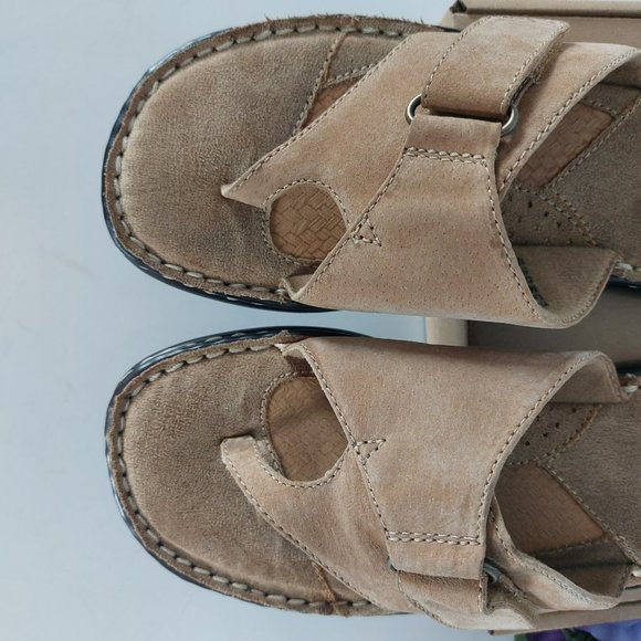 Earth Spirit Tan Sandals - Picture 5 of 15